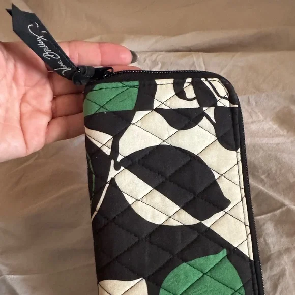 Vera Bradley Floral Quilted Green and White Wallet - Picture 4 of 8